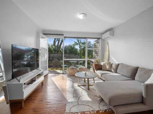 8/77 Old Lake Road, Narrow Neck