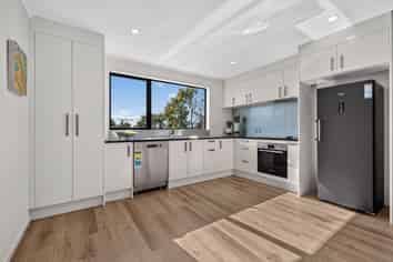 37D Erima Avenue, Point England