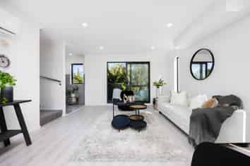 37D Erima Avenue, Point England