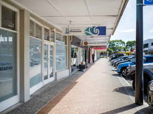 Prime commercial with high visibility