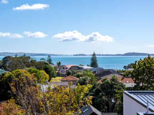 20B Oakwood Grove, Eastern Beach