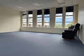 AFFORDABLE AND VERSATILE OFFICE
