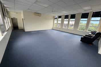 AFFORDABLE AND VERSATILE OFFICE
