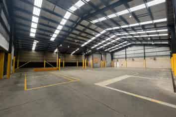 UNIQUE OPPORTUNITY - SHOWROOM / WAREHOUSE