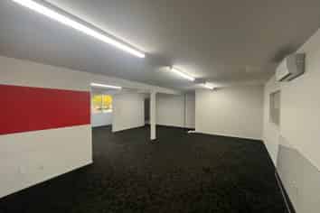 UNIQUE OPPORTUNITY - SHOWROOM / WAREHOUSE