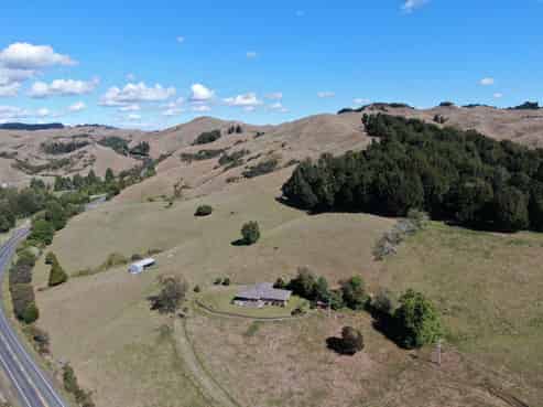 1494 State Highway 4, Aria