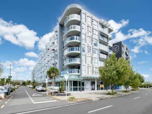 402/1 Rose Garden Lane, Albany