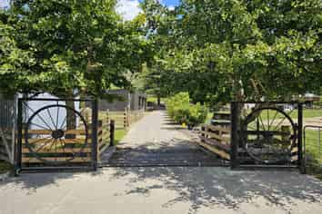869 Junction Road, Inglewood