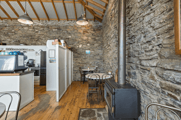 Cromwell location will impress! 