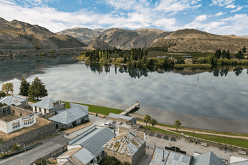 Cromwell location will impress! 