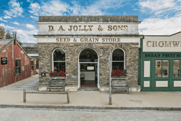 Cromwell location will impress! 