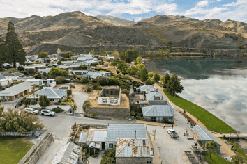 Cromwell location will impress! 