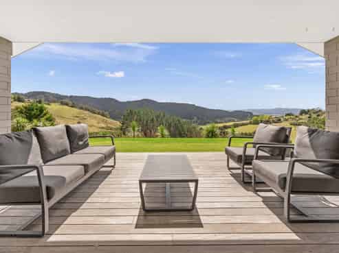 152 Valley View Road, Otaika