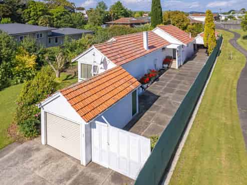 138 Anzac Parade, Whanganui East