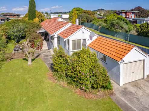 138 Anzac Parade, Whanganui East