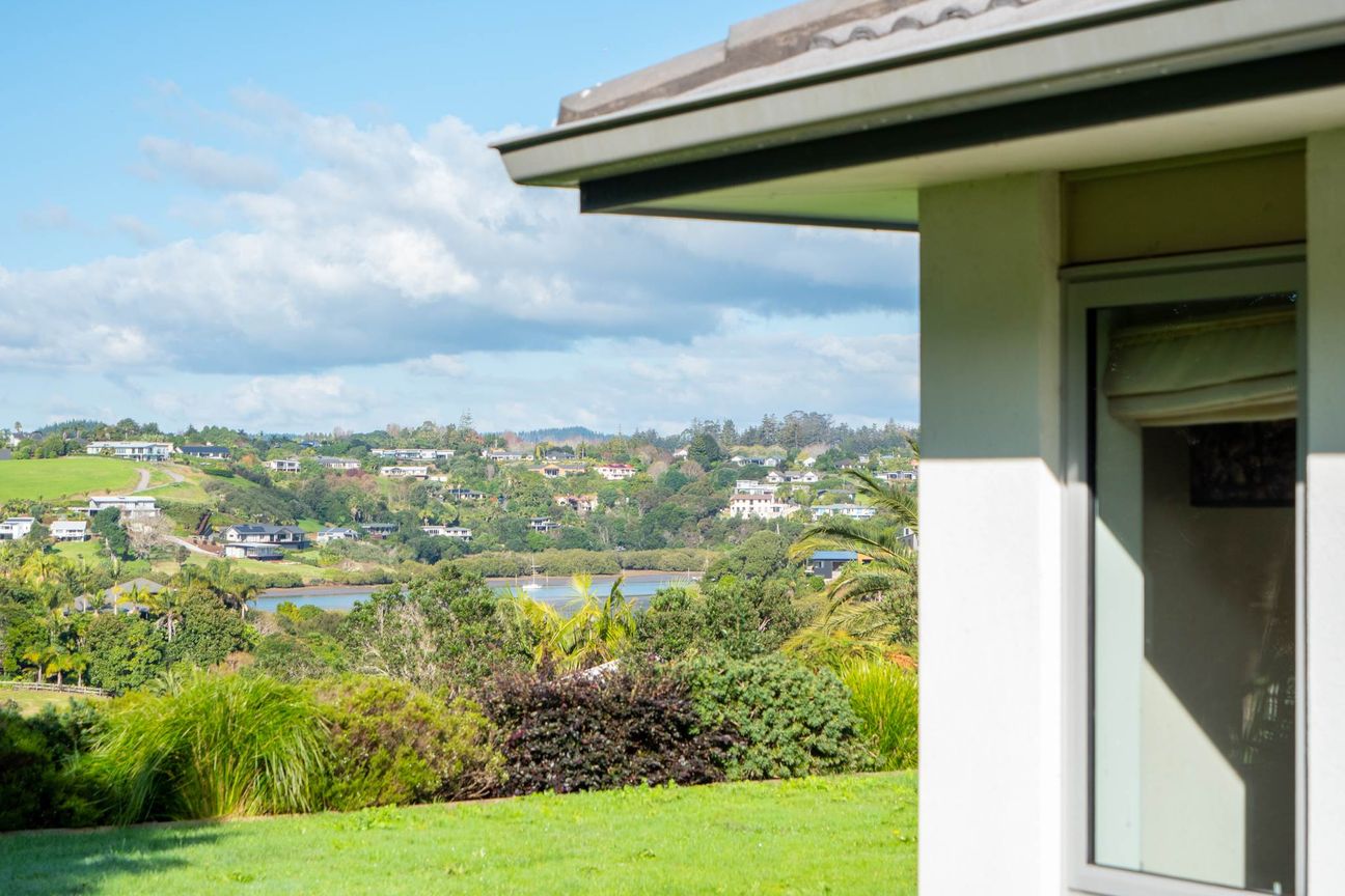 Beautiful Riverview Home - Priced to Sell - Més