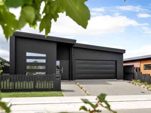 12 Halley Drive, Greenhill Park