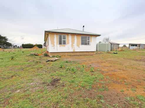 3 Lake Road, Roslyn Bush