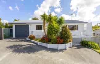 2/63 Rodney  Street, Wellsford