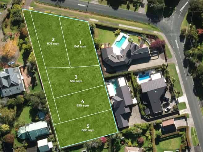 11 Oscar Road, Greenhithe