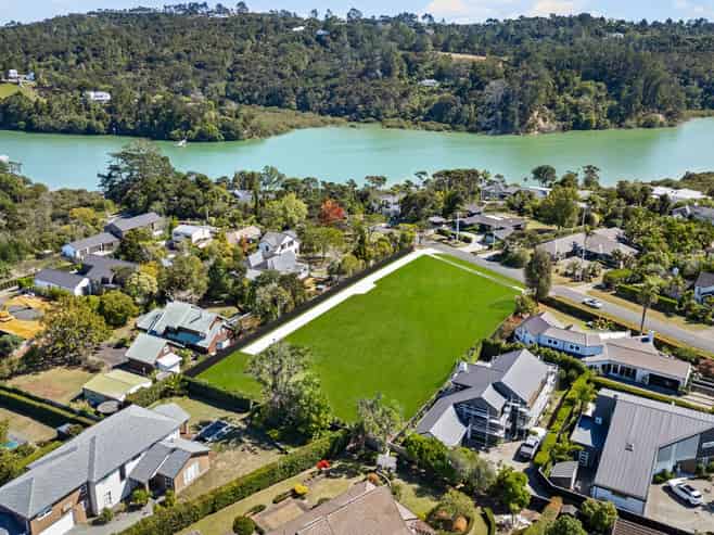 11 Oscar Road, Greenhithe