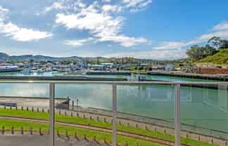 305/4 Reads Quay, Gisborne