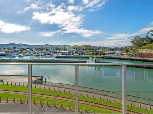 305/4 Reads Quay, Gisborne