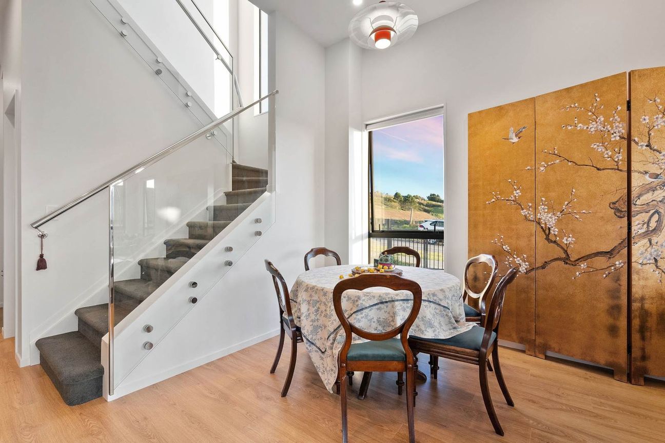 Architectural Luxury with Unforgettable Views - Więcej