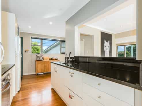7 Motukaraka Point, Pauatahanui