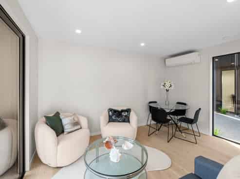 2/9 Innes Road, Saint Albans