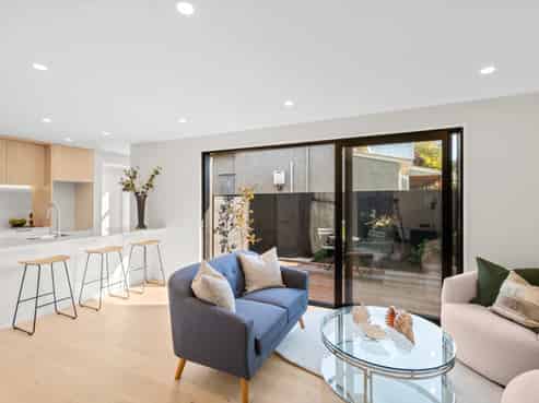 2/9 Innes Road, Saint Albans