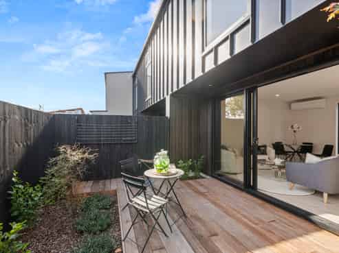 2/9 Innes Road, Saint Albans