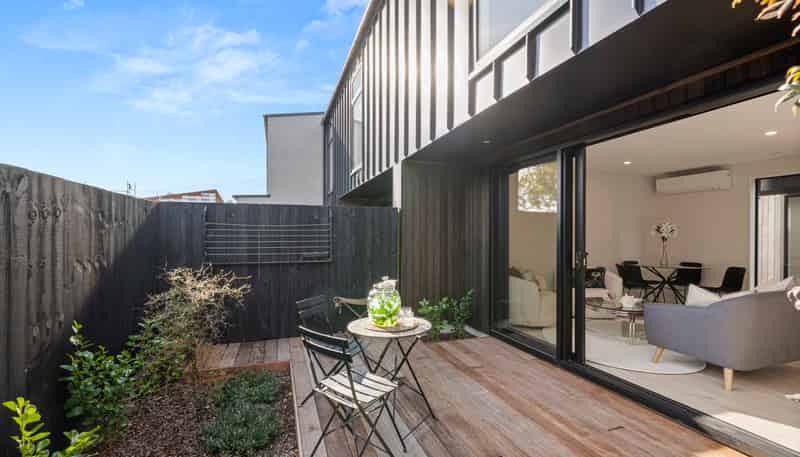 2/9 Innes Road, Saint Albans