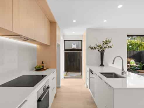 2/9 Innes Road, Saint Albans
