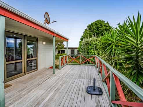 8 Pohutukawa Drive, Opunake