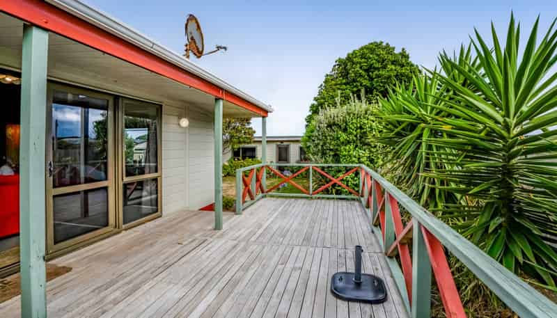 8 Pohutukawa Drive, Opunake