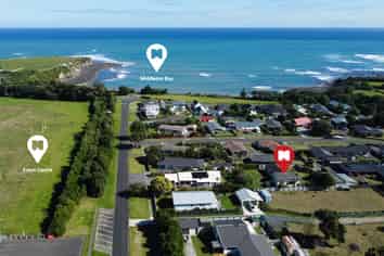 8 Pohutukawa Drive, Opunake