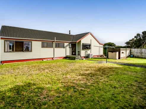 8 Pohutukawa Drive, Opunake