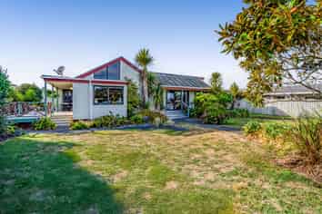 8 Pohutukawa Drive, Opunake