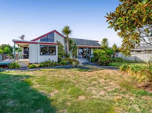 8 Pohutukawa Drive, Opunake