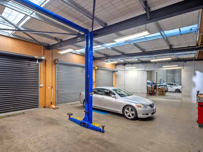 Lease or buy - versatile, modern & well located