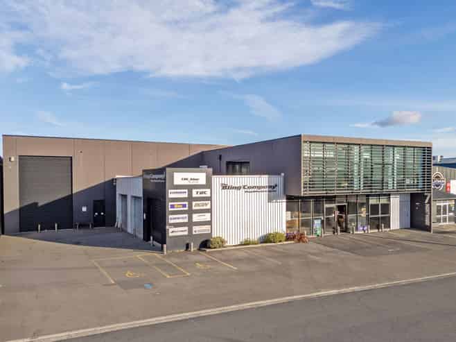 Lease or buy - versatile, modern & well located