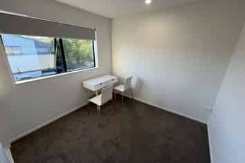 8/106 Triangle Road , Massey