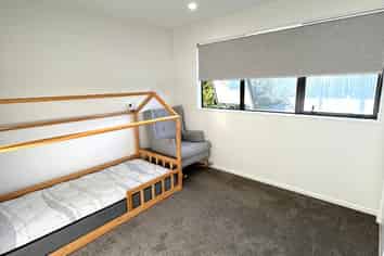 8/106 Triangle Road , Massey