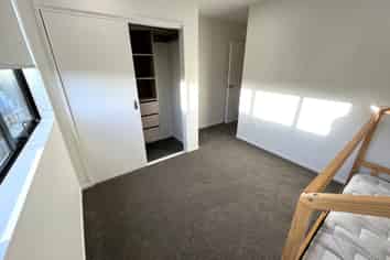 8/106 Triangle Road , Massey
