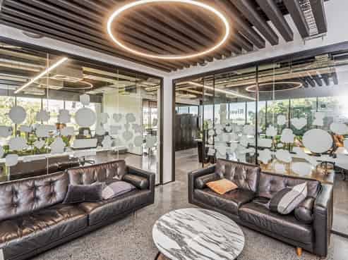 Modern CBD fringe standalone