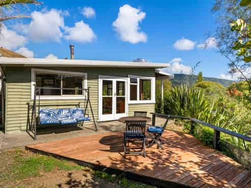 948 Queen Charlotte Drive, Linkwater