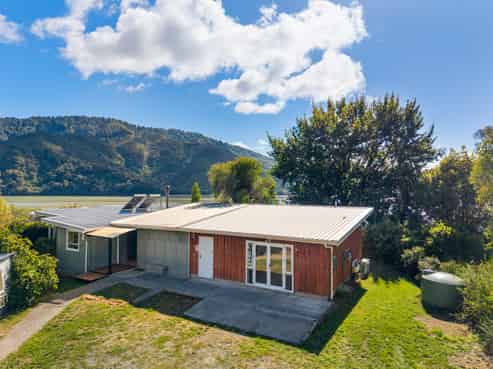 948 Queen Charlotte Drive, Linkwater