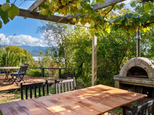 948 Queen Charlotte Drive, Linkwater