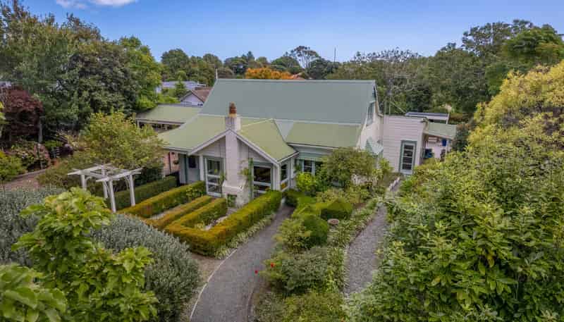121 Amohia Street, Paraparaumu